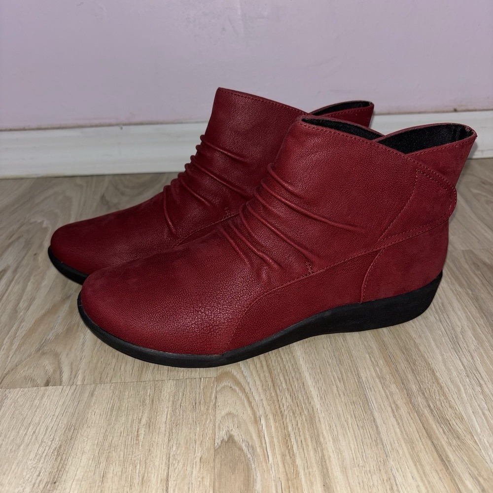Clarks Sillian Sway Red Slip On Comfort Shoes Womens Size 10 Wide Lightweight